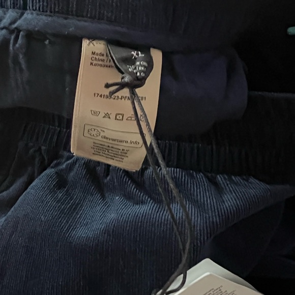 Scotch and soda corduroy shorts size XL - Picture 10 of 11